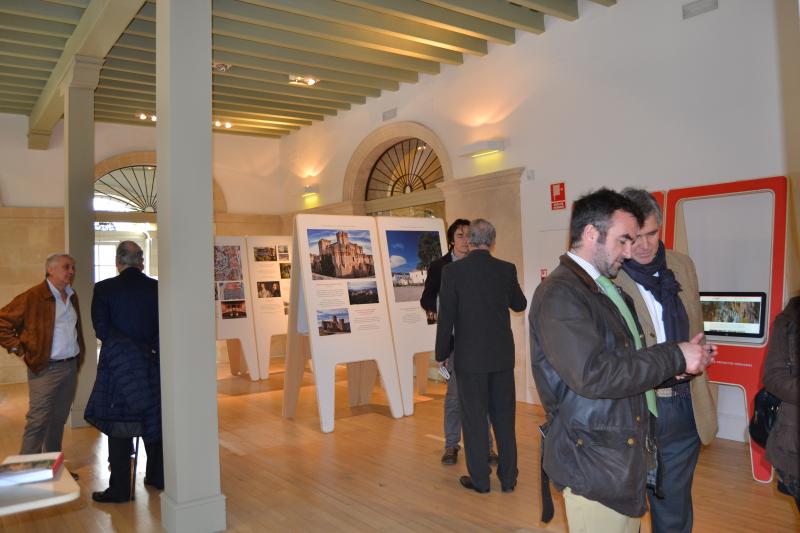 Inauguración de la Exposición Hispania Nostra; Re-Conociendo el Patrimonio Español en Europa. Aparece en la imagen, los distintos paneles exponiendo los premios de patrimonio de otros años, incluyendo el nuestro de este año al Toro de Osborne. 
